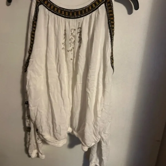 Free people give him the cold shoulder - Picture 4 of 9